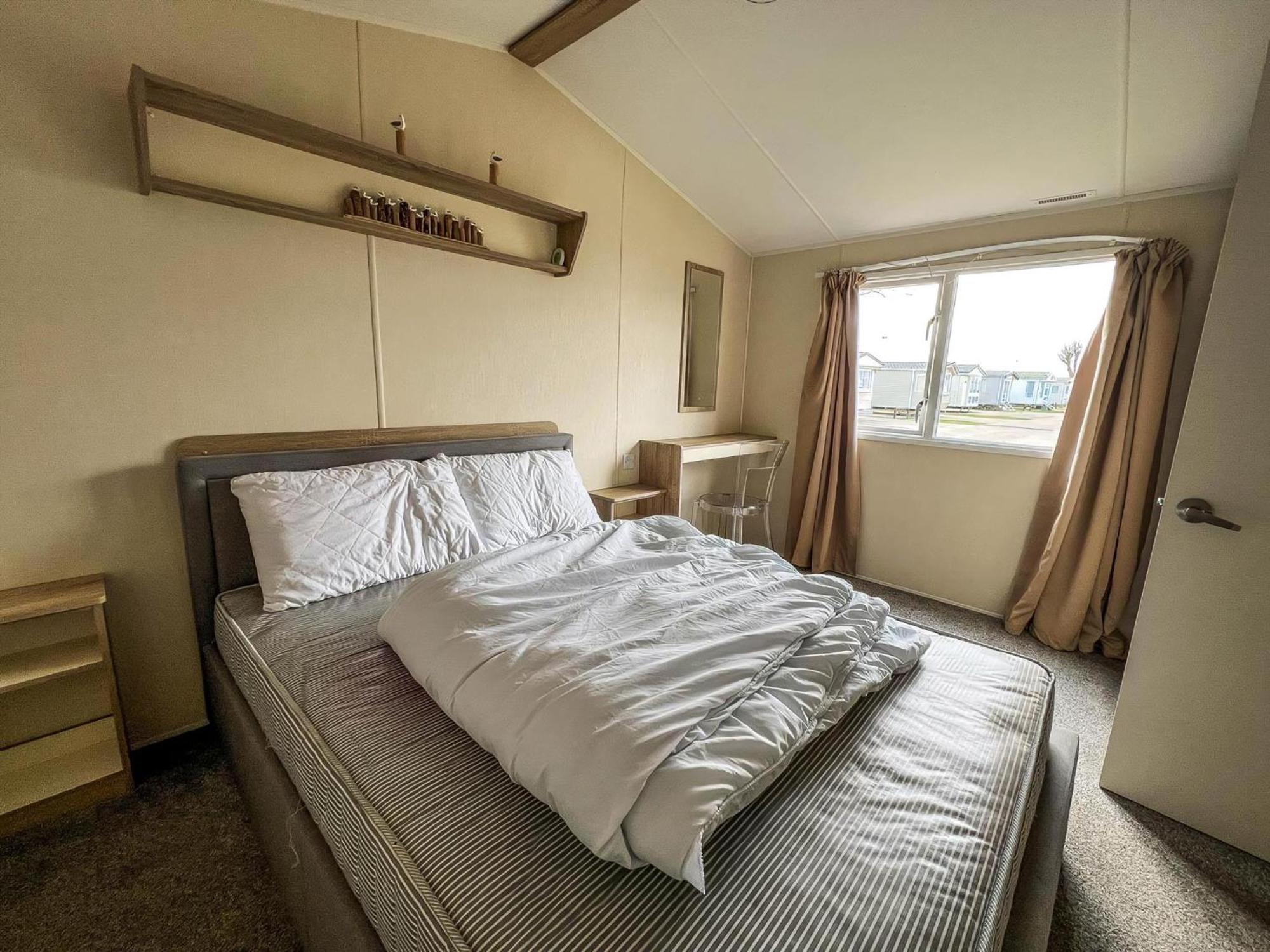 Modern 6 Berth Caravan With Wifi At St Osyth Beach In Essex Ref 28051Fv Clacton-on-Sea Exterior photo