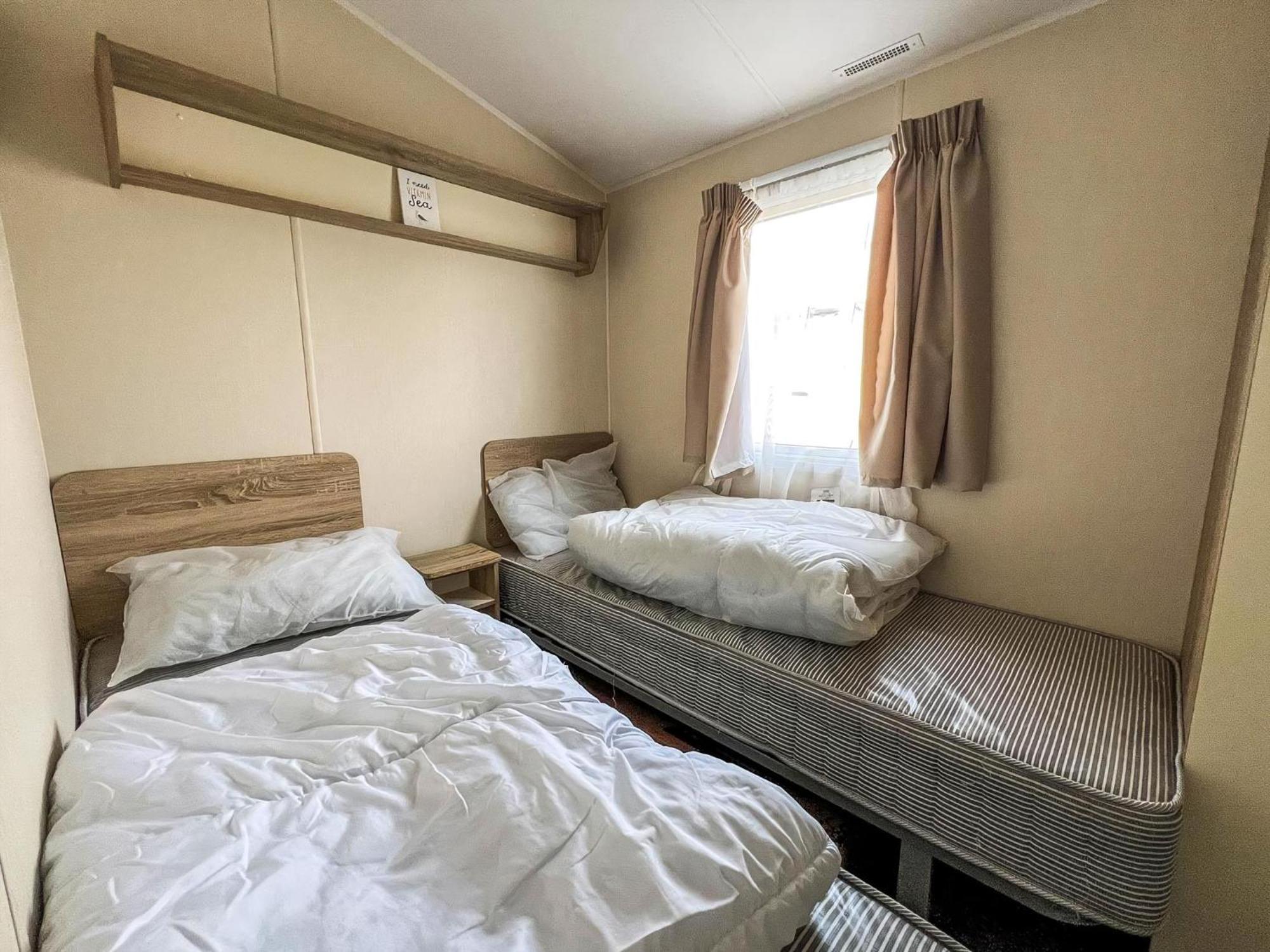 Modern 6 Berth Caravan With Wifi At St Osyth Beach In Essex Ref 28051Fv Clacton-on-Sea Exterior photo