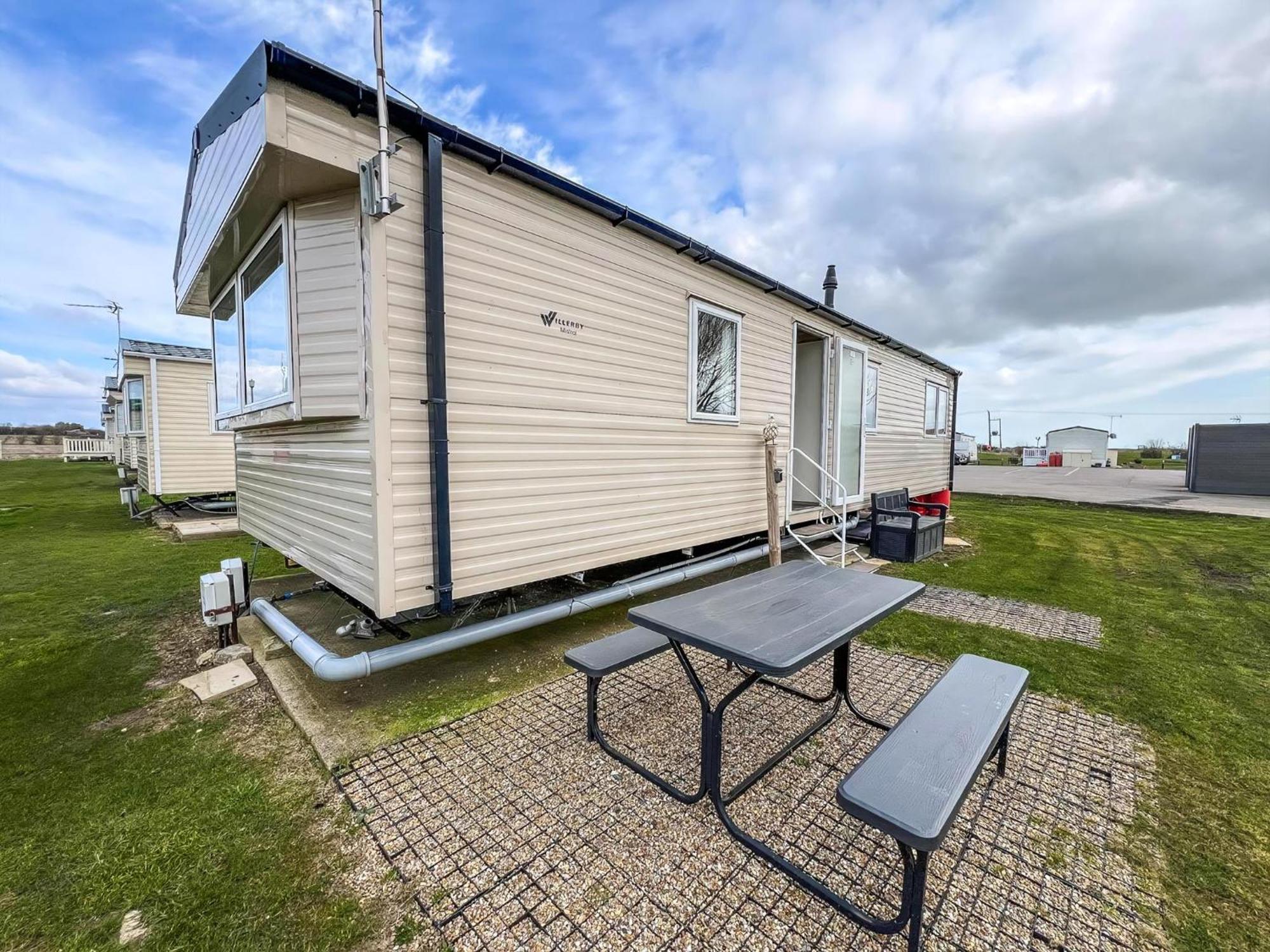 Modern 6 Berth Caravan With Wifi At St Osyth Beach In Essex Ref 28051Fv Clacton-on-Sea Exterior photo