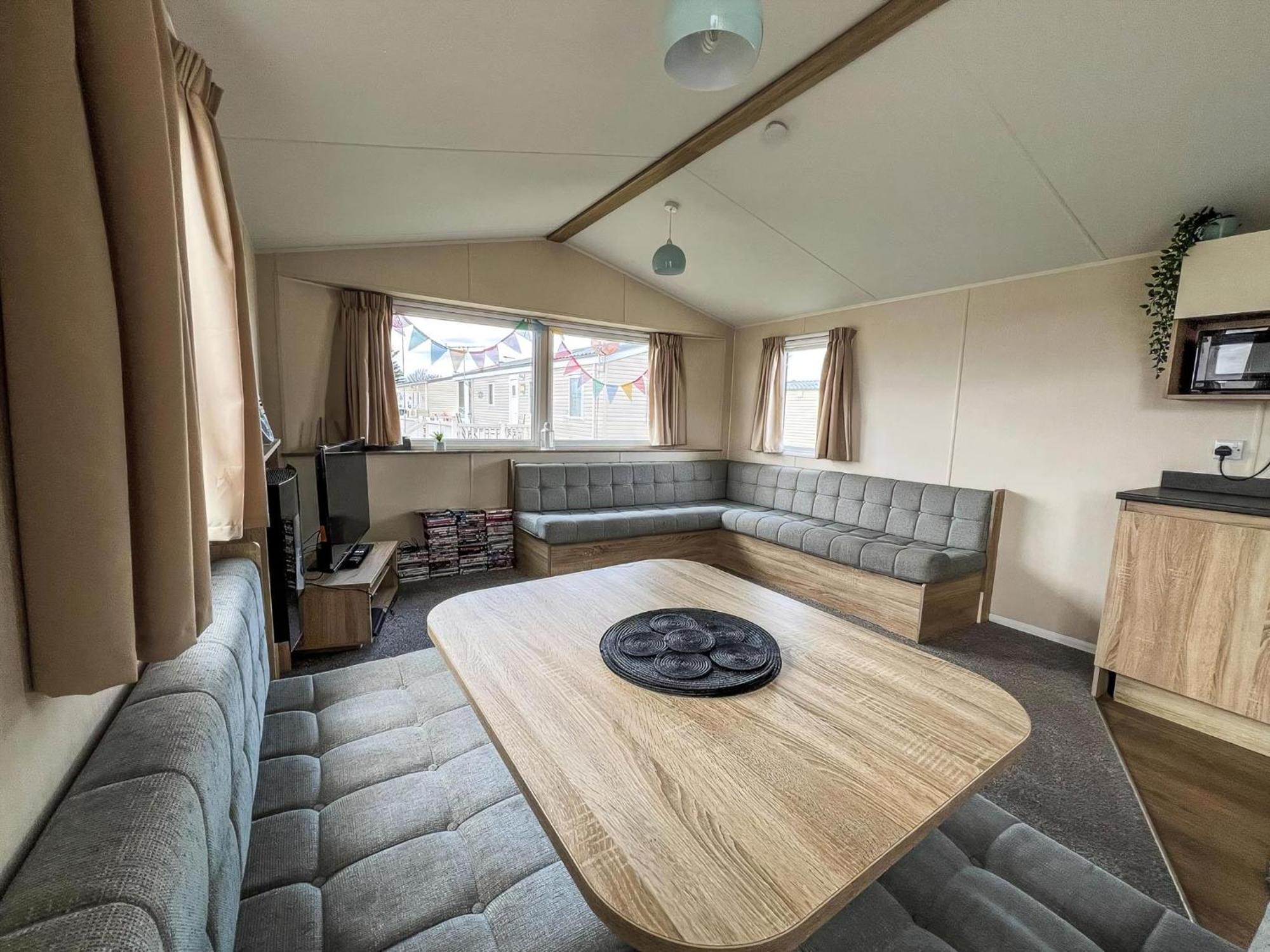 Modern 6 Berth Caravan With Wifi At St Osyth Beach In Essex Ref 28051Fv Clacton-on-Sea Exterior photo