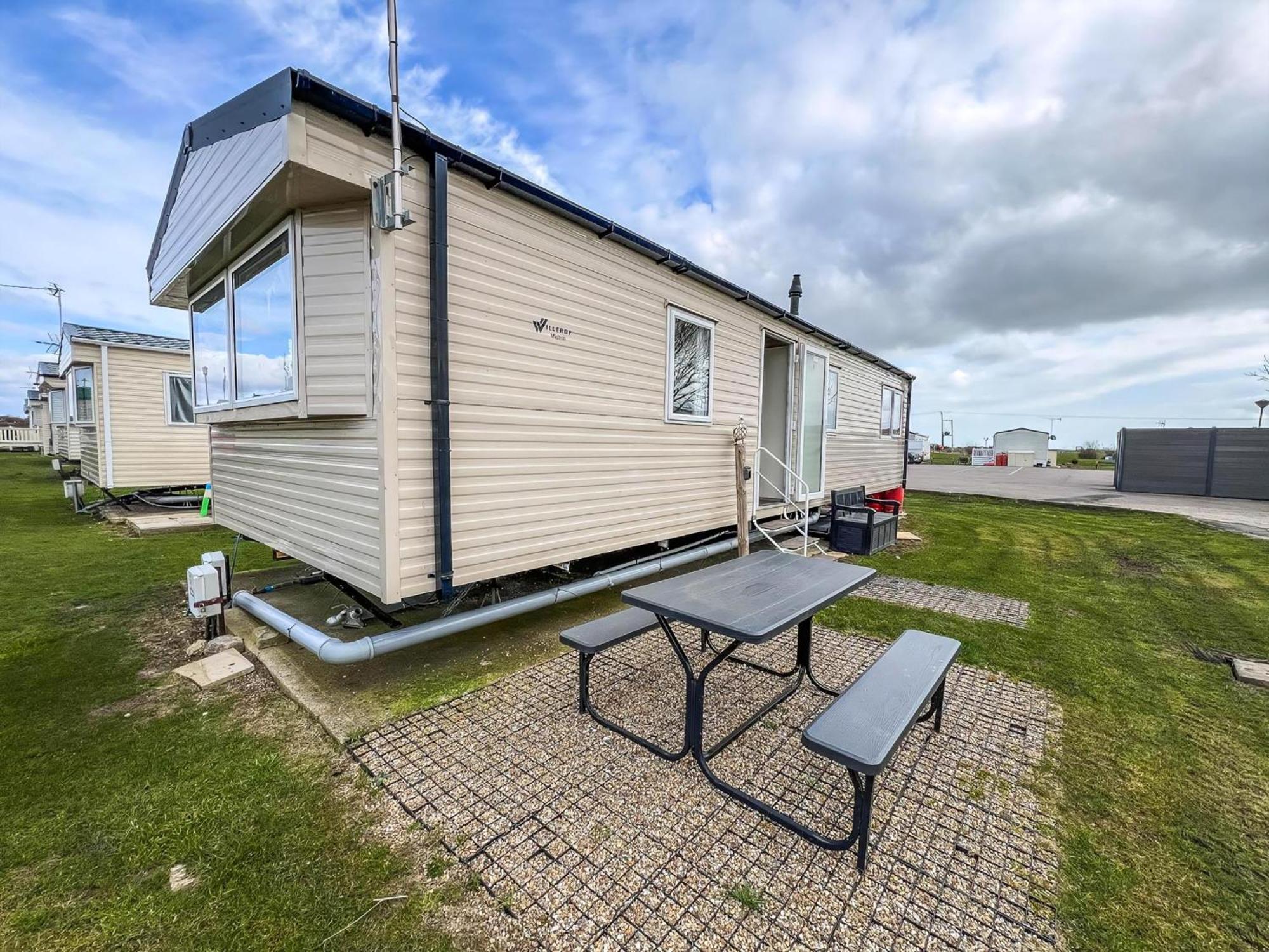 Modern 6 Berth Caravan With Wifi At St Osyth Beach In Essex Ref 28051Fv Clacton-on-Sea Exterior photo